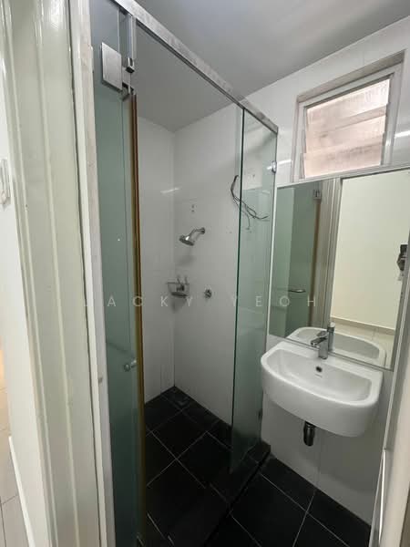 Service Residence for Sale at Maritime Suite - Jacky Yeoh - Bathroom - PropertyGuru.com.my