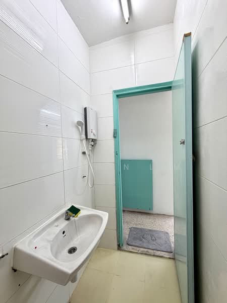 Rumah Bandar untuk Disewa di Pandan Indah (Ampang) - Stephen Lim - Bathroom - PropertyGuru.com.my