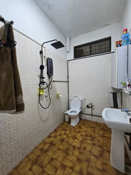 Rumah Berkembar untuk Dijual di Taman Tasek (Johor Bahru) - Au Yong Lucy - Bathroom - PropertyGuru.com.my