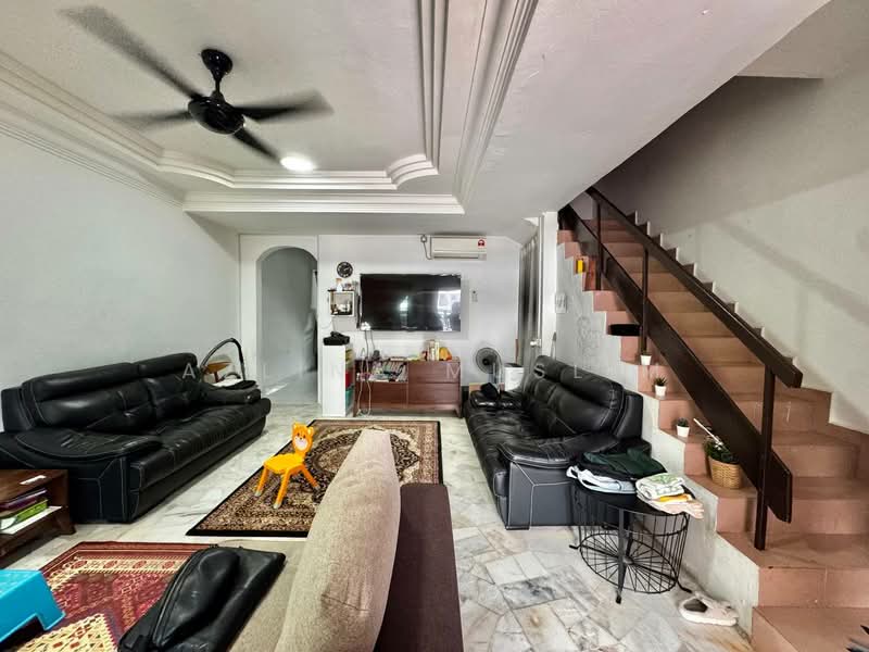 Rumah Teres 2 Tingkat untuk Dijual di Taman Desa Cemerlang (Ulu Tiram) - Azlina Muslim - Living Room - PropertyGuru.com.my