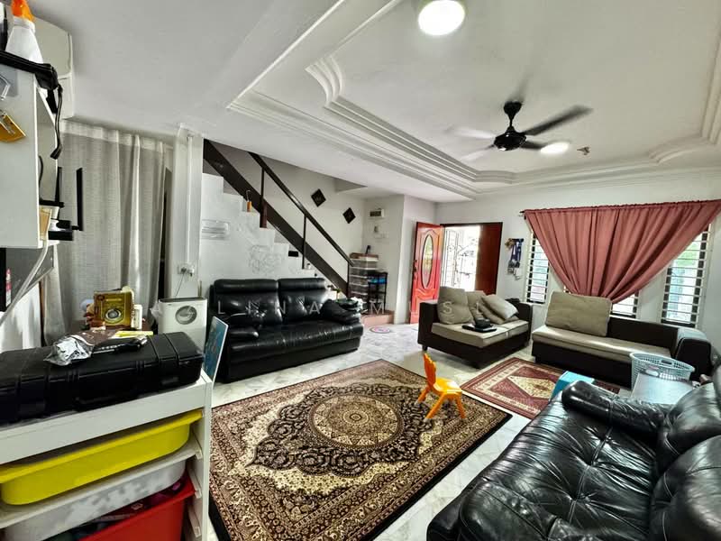 Rumah Teres 2 Tingkat untuk Dijual di Taman Desa Cemerlang (Ulu Tiram) - Azlina Muslim - Living Room - PropertyGuru.com.my
