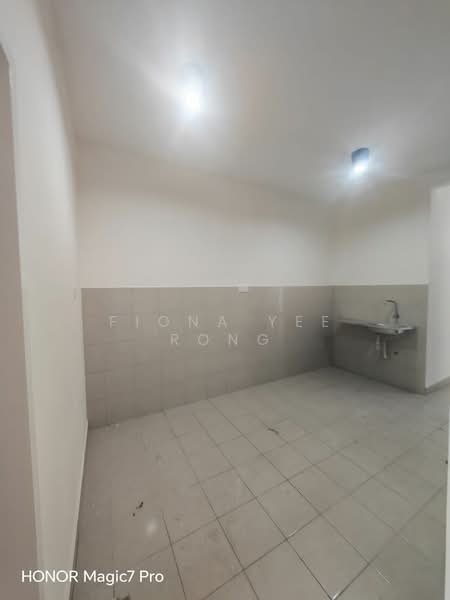Townhouse for Rent in Bandar Putra (Kulai) - Fiona Yee Rong - Kitchen - PropertyGuru.com.my