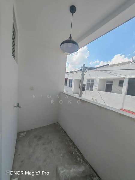 Townhouse for Rent in Bandar Putra (Kulai) - Fiona Yee Rong - Balcony - PropertyGuru.com.my
