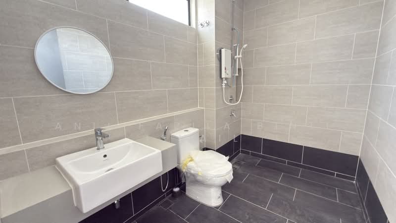 Rumah Bandar untuk Disewa di Shah Alam (Selangor) - Anil Fazila Binti Ismail - Bathroom - PropertyGuru.com.my