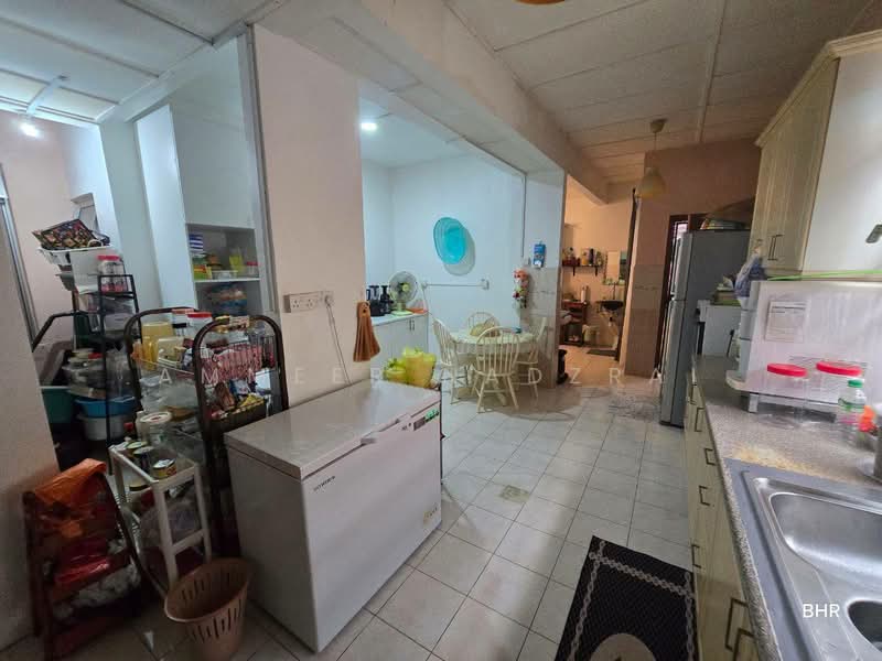 Semi-Detached House for Sale in Bandar Seri Putra (Bangi) - Ammeer Nadzrai - Kitchen - PropertyGuru.com.my