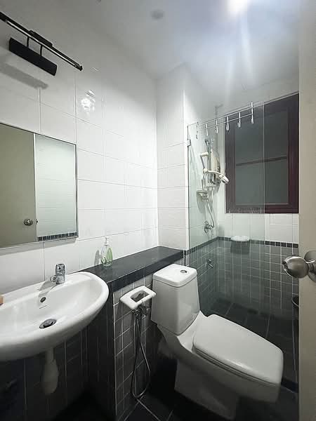 Kondominium untuk Dijual di Surian Condominium - Tarsha Lim - Bathroom - PropertyGuru.com.my