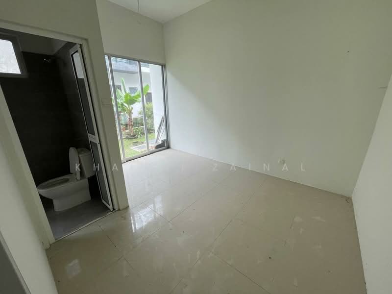 2-storey Terraced House for Sale in Dengkil (Selangor) - Khairul Zainal - Bathroom - PropertyGuru.com.my