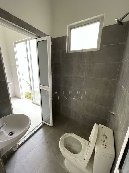 2-storey Terraced House for Sale in Dengkil (Selangor) - Khairul Zainal - Bathroom - PropertyGuru.com.my