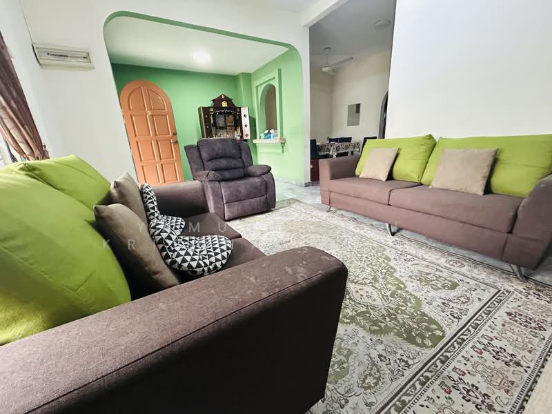 2-storey Terraced House for Rent in Usj 11 (Subang Jaya) - Yamuna Devi Krishnan Kutty - Living Room - PropertyGuru.com.my