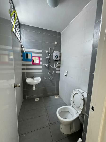 Cluster House for Sale in Taman Gaya (Ulu Tiram) - Terry Tan - Bathroom - PropertyGuru.com.my