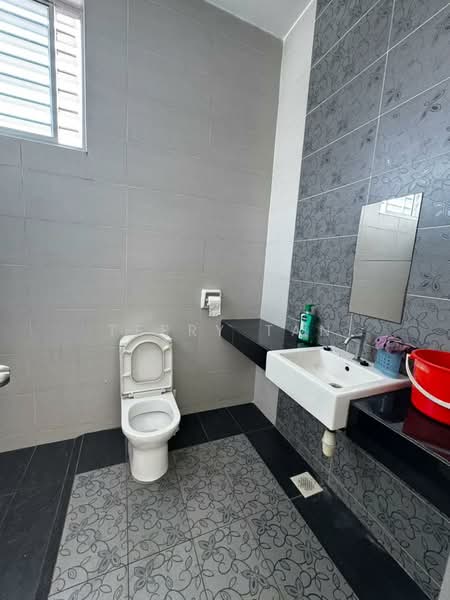 Cluster House for Sale in Taman Gaya (Ulu Tiram) - Terry Tan - Bathroom - PropertyGuru.com.my
