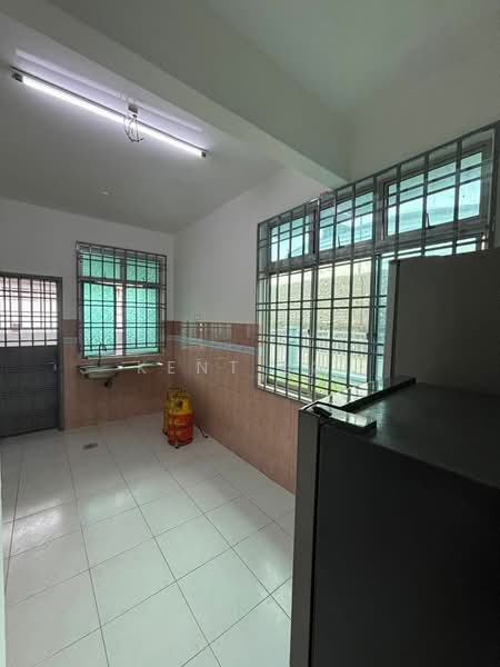 Rumah Teres 1 Tingkat untuk Disewa di Taman Gaya (Ulu Tiram) - Kent Loi - Kitchen - PropertyGuru.com.my