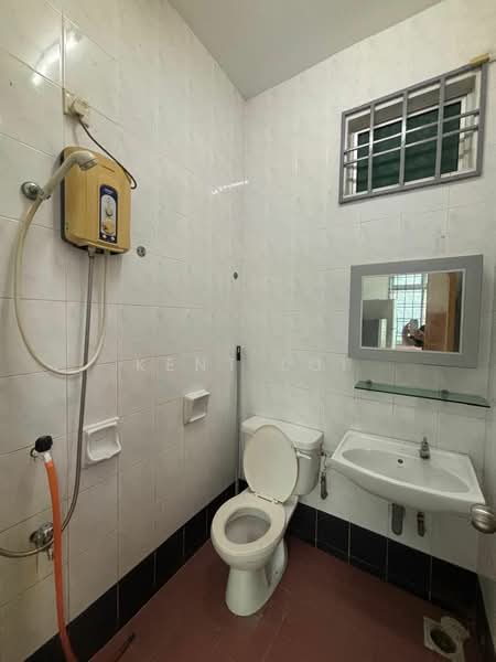Rumah Teres 1 Tingkat untuk Disewa di Taman Gaya (Ulu Tiram) - Kent Loi - Bathroom - PropertyGuru.com.my