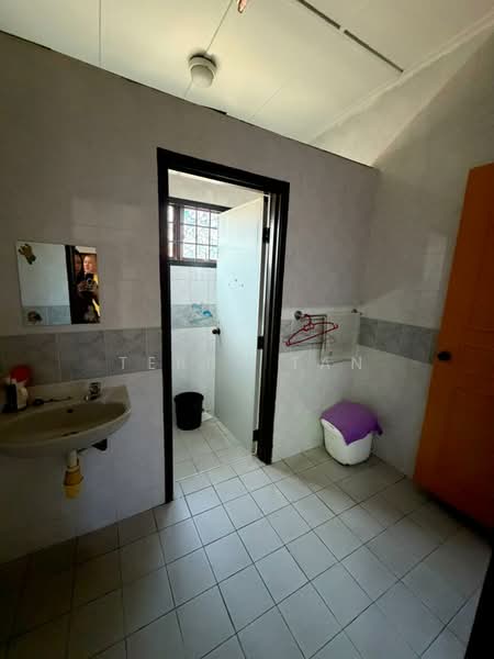 2-storey Terraced House for Sale in Taman Pelangi Indah (Ulu Tiram) - Terry Tan - Bathroom - PropertyGuru.com.my