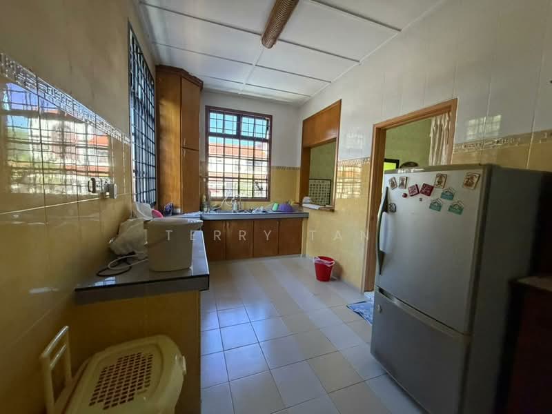 2-storey Terraced House for Sale in Taman Pelangi Indah (Ulu Tiram) - Terry Tan - Kitchen - PropertyGuru.com.my