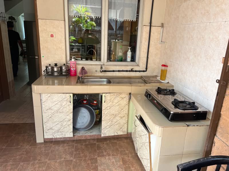 2-storey Terraced House for Rent in Bukit Jelutong (Shah Alam) - Asman Samsudin - Kitchen - PropertyGuru.com.my