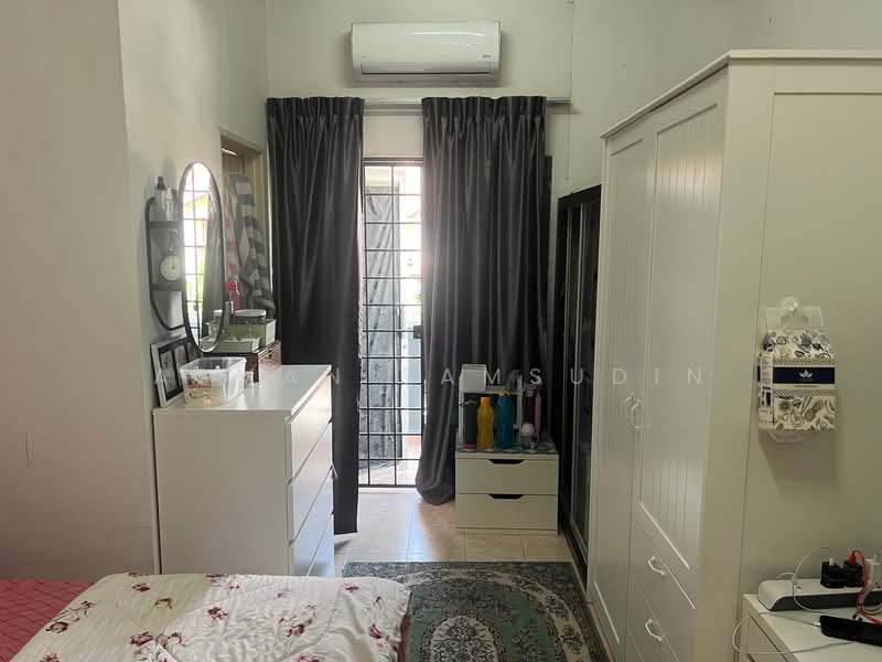 2-storey Terraced House for Rent in Bukit Jelutong (Shah Alam) - Asman Samsudin - Bedroom - PropertyGuru.com.my