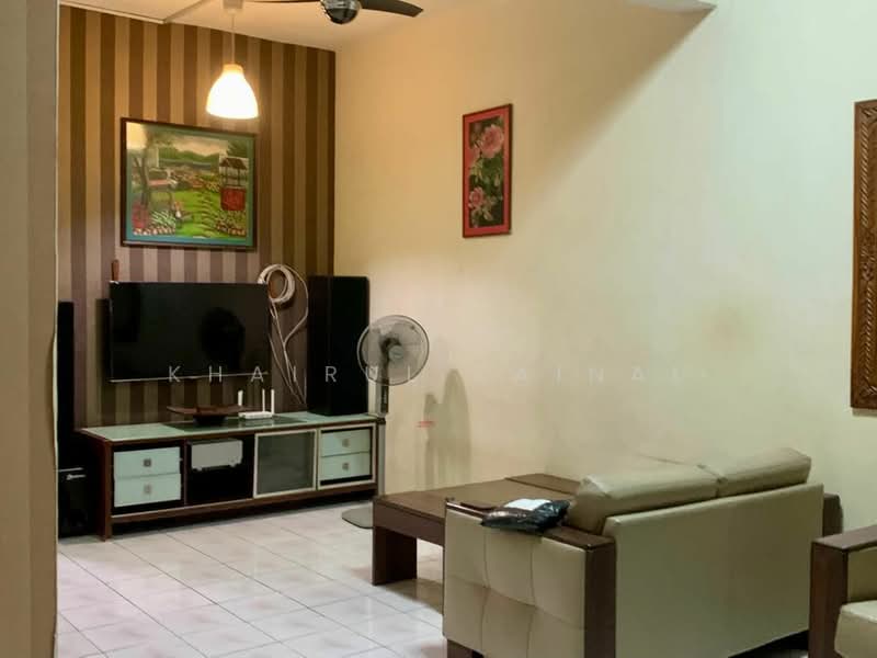 Rumah Teres 2 Tingkat untuk Dijual di Taman Sinaran (Balakong) - Khairul Zainal - Living Room - PropertyGuru.com.my
