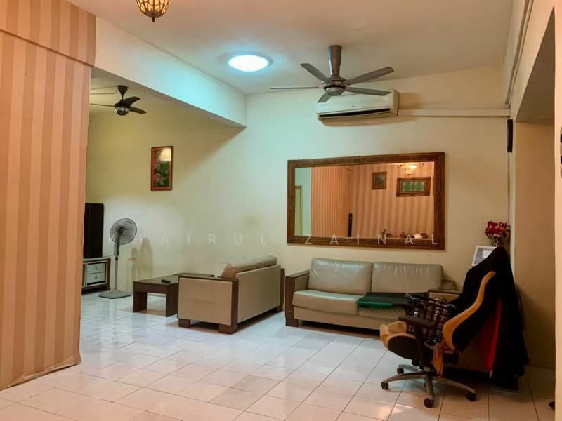 Rumah Teres 2 Tingkat untuk Dijual di Taman Sinaran (Balakong) - Khairul Zainal - Living Room - PropertyGuru.com.my