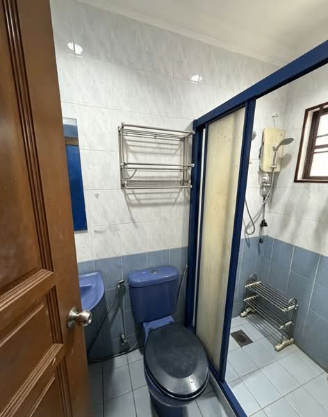 2-storey Terraced House for Sale in Taman Overseas Union (Taman Oug) (Jalan Klang Lama (Old Klang Road)) - Han . - Bathroom - PropertyGuru.com.my