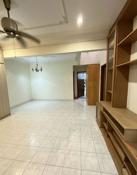 2-storey Terraced House for Sale in Taman Overseas Union (Taman Oug) (Jalan Klang Lama (Old Klang Road)) - Han . - Living Room - PropertyGuru.com.my