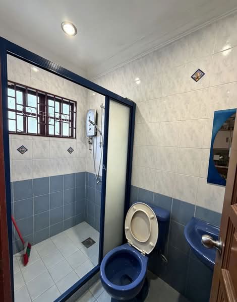 2-storey Terraced House for Sale in Taman Overseas Union (Taman Oug) (Jalan Klang Lama (Old Klang Road)) - Han . - Bathroom - PropertyGuru.com.my