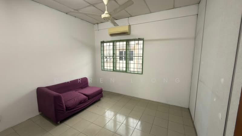 Factory for Rent in Taman Perindustrian Kinrara (Bandar Kinrara) - Darren Leong - Living Room - PropertyGuru.com.my