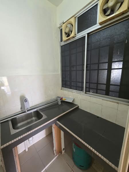 Apartment for Sale at Pandan Court - Kam Ngor Chong - Kitchen - PropertyGuru.com.my