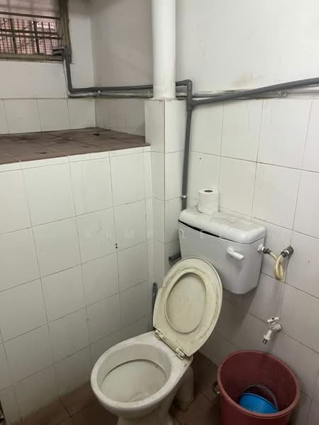Kedai / Pejabat untuk Disewa di Taman Sri Sinar (Segambut) - Kemp Lee - Bathroom - PropertyGuru.com.my