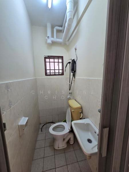 Pangsapuri untuk Disewa di Pandan Court - Christine Chong - Bathroom - PropertyGuru.com.my
