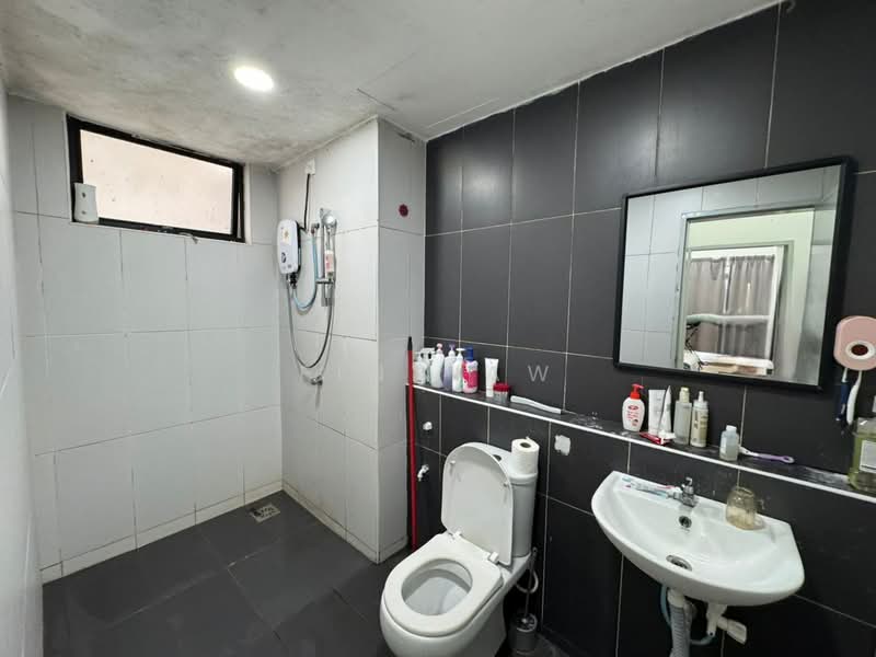 Servis Apartment untuk Dijual di The Garden Residences - Finn Aw - Bathroom - PropertyGuru.com.my