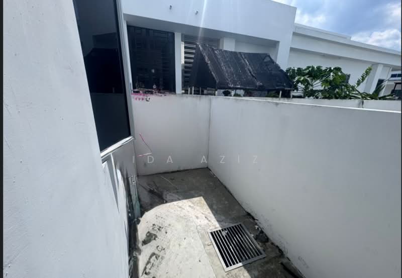 Rumah Berkembar untuk Dijual di Kampung Melayu Kangkar Pulai (Pulai) - Ida Aziz - Exterior - PropertyGuru.com.my