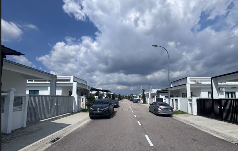 Rumah Berkembar untuk Dijual di Kampung Melayu Kangkar Pulai (Pulai) - Ida Aziz - Exterior - PropertyGuru.com.my