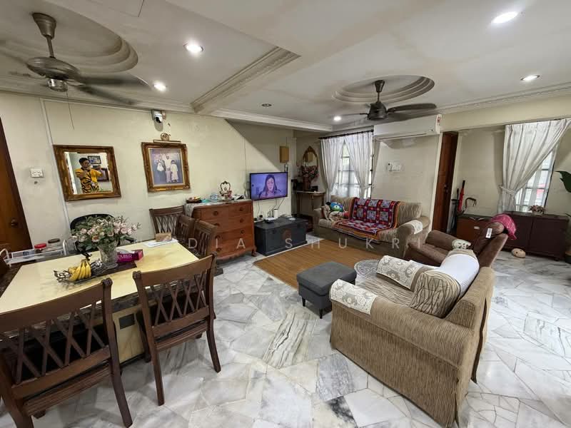 Rumah Teres 2 Tingkat untuk Dijual di Taman TTDI Jaya (Shah Alam) - Nadia Shukri - Living Room - PropertyGuru.com.my