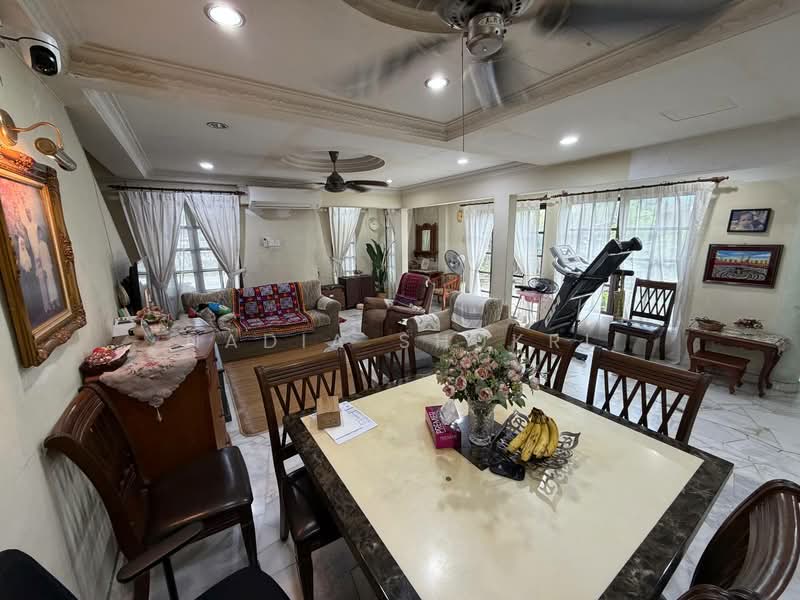 Rumah Teres 2 Tingkat untuk Dijual di Taman TTDI Jaya (Shah Alam) - Nadia Shukri - Living Room - PropertyGuru.com.my