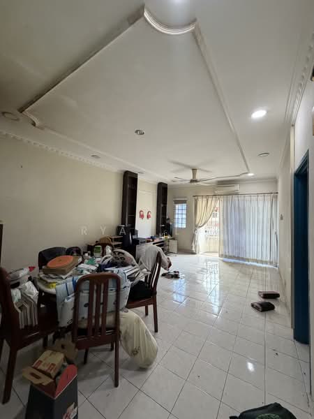 Rumah Bandar untuk Disewa di Taman Lagenda Mas (Cheras) - Ryan Low - Living Room - PropertyGuru.com.my