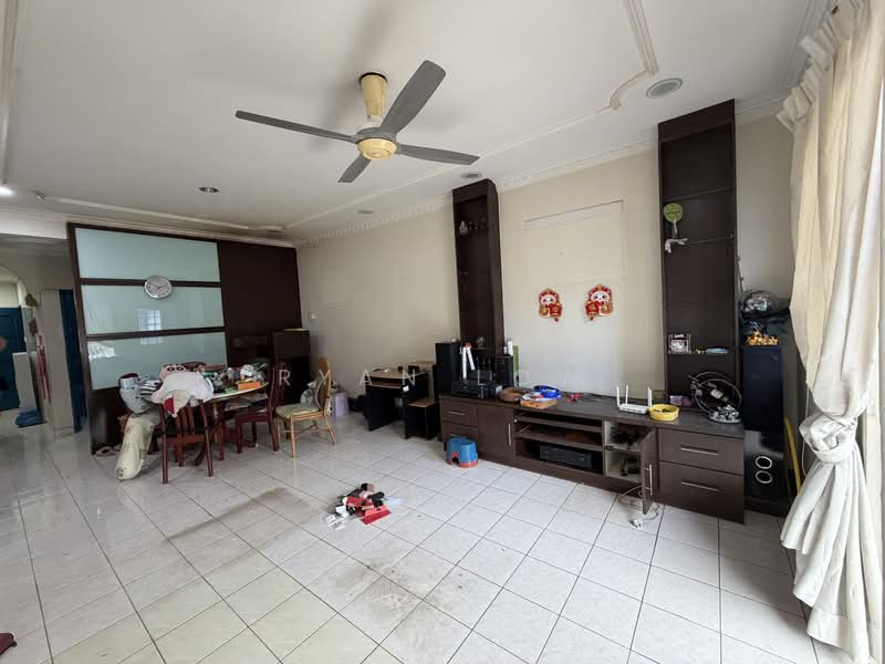 Rumah Bandar untuk Disewa di Taman Lagenda Mas (Cheras) - Ryan Low - Living Room - PropertyGuru.com.my