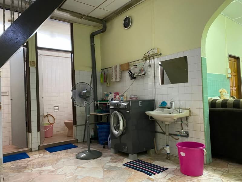 1.5-storey Terraced House for Sale in Jelutong (Penang) - Stephanie Lim - Bathroom - PropertyGuru.com.my