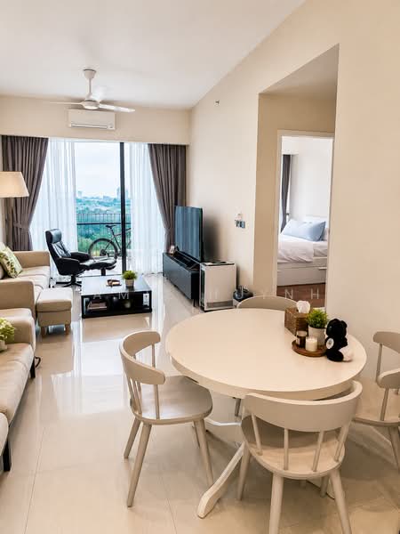 Servis Apartment untuk Dijual di Senada Residence @ KLGCC Resort - Jamie Huynh - Living Room - PropertyGuru.com.my
