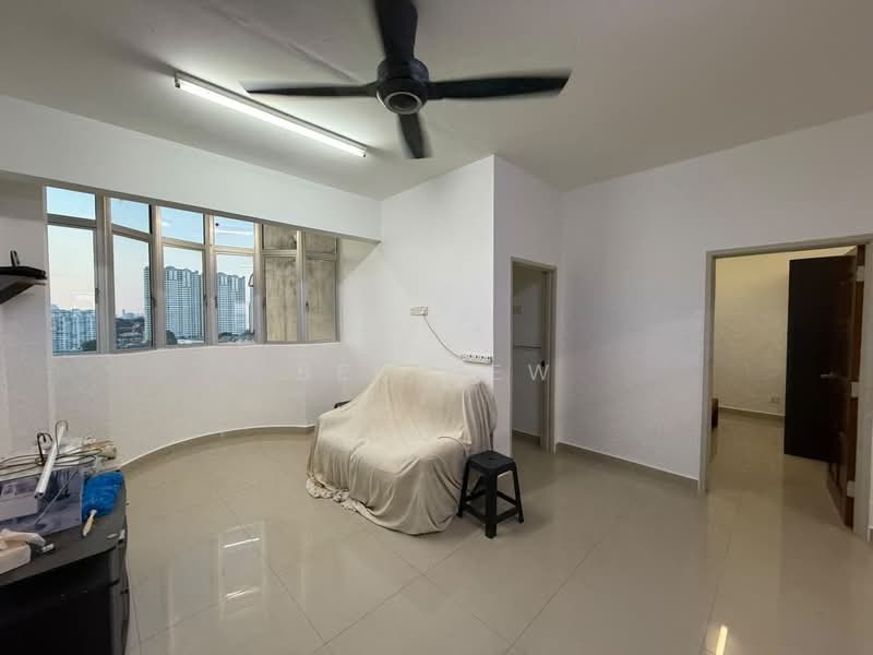 Pangsapuri untuk Dijual di Desa Bistari - Ben Hew - Living Room - PropertyGuru.com.my