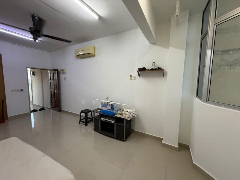 Pangsapuri untuk Dijual di Desa Bistari - Ben Hew - Living Room - PropertyGuru.com.my
