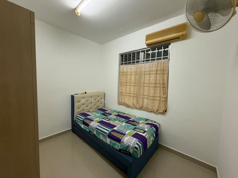Pangsapuri untuk Dijual di Desa Bistari - Ben Hew - Bedroom - PropertyGuru.com.my