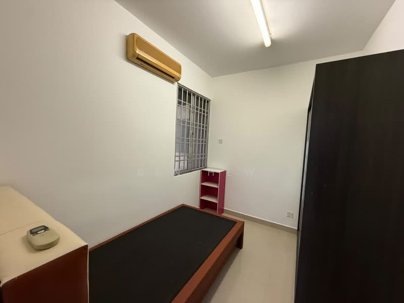 Pangsapuri untuk Dijual di Desa Bistari - Ben Hew - Bedroom - PropertyGuru.com.my