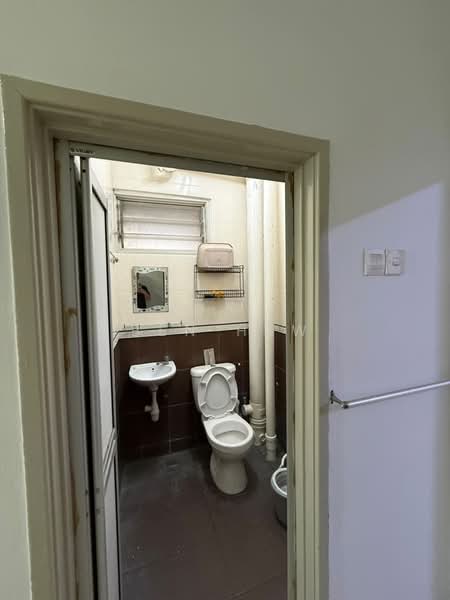 Pangsapuri untuk Dijual di Desa Bistari - Ben Hew - Bathroom - PropertyGuru.com.my