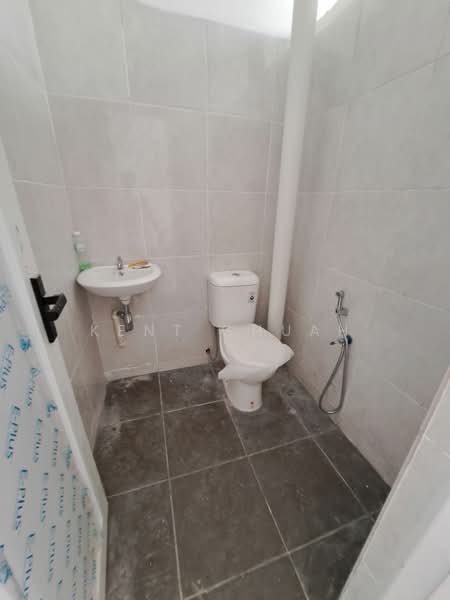 Kedai / Pejabat untuk Dijual di Pusat Perniagaan Raja Uda (Butterworth) - Kent Chuah - Bathroom - PropertyGuru.com.my
