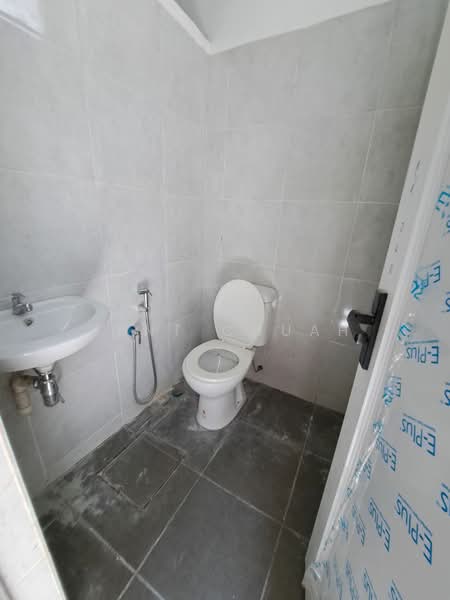 Kedai / Pejabat untuk Dijual di Pusat Perniagaan Raja Uda (Butterworth) - Kent Chuah - Bathroom - PropertyGuru.com.my
