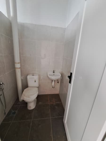 Kedai / Pejabat untuk Dijual di Pusat Perniagaan Raja Uda (Butterworth) - Kent Chuah - Bathroom - PropertyGuru.com.my