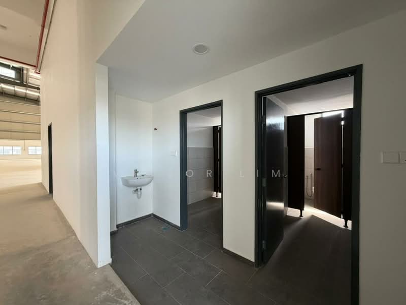 Detached Factory for Sale in NCT Smart Industrial Park (Sepang) - Victor Lim - Bathroom - PropertyGuru.com.my