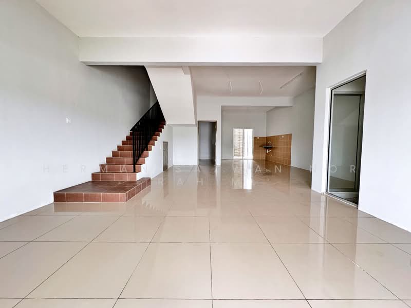 Rumah Teres untuk Dijual di Kampung Selangor Dredging (Dengkil) - Herman Sazwan Nor Rahim - Living Area - PropertyGuru.com.my