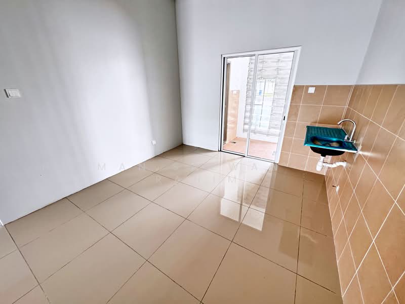 Rumah Teres untuk Dijual di Kampung Selangor Dredging (Dengkil) - Herman Sazwan Nor Rahim - Dry Kitchen - PropertyGuru.com.my